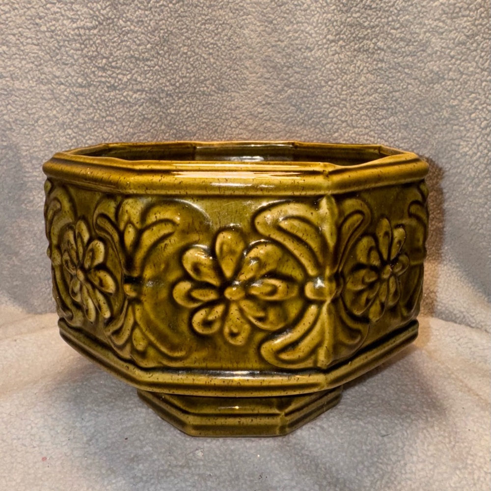 RETRO! American Bisque olive green Octagon planter with flower design